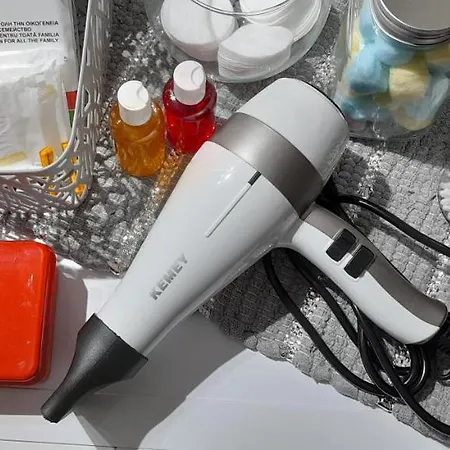 Grey Swan - Modern & Stylish With Private Parking *