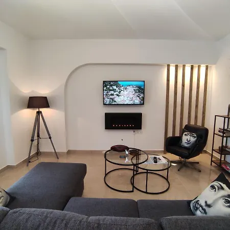 Grey Swan - Modern & Stylish With Private Parking Volos