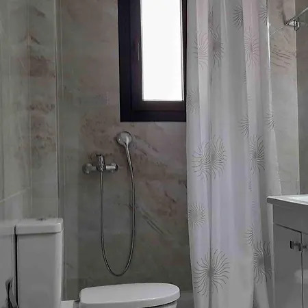 Grey Swan - Modern & Stylish With Private Parking ヴォロス