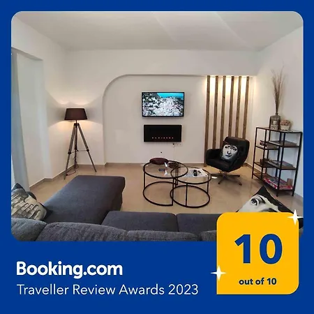 Grey Swan - Modern & Stylish With Private Parking Apartment *
