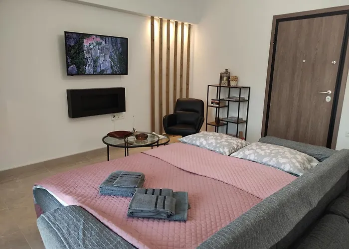 Grey Swan - Modern & Stylish With Private Parking * Βόλος