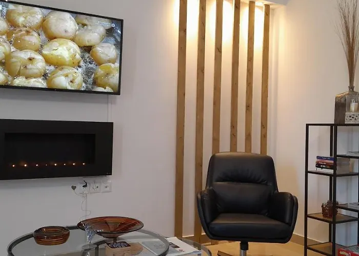 Grey Swan - Modern & Stylish With Private Parking Βόλος